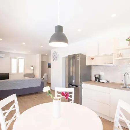 Σπίτι διακοπών In With Kitchen