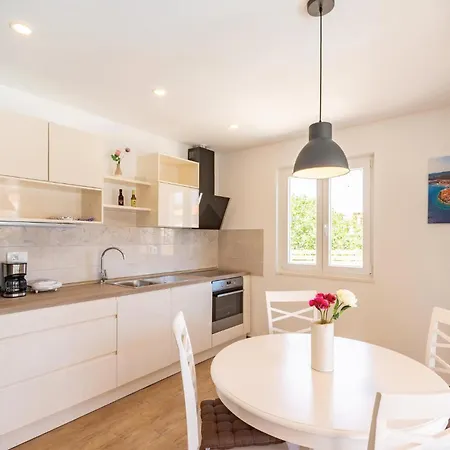 Holiday home In With Kitchen *